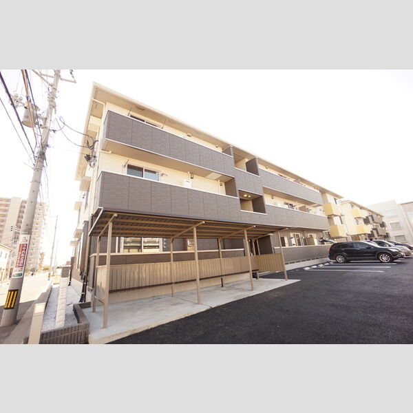 駐車場 (駐車場(手前は駐輪場))