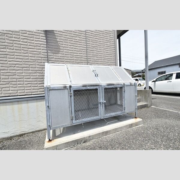 現地周辺 (ゴミステーション)