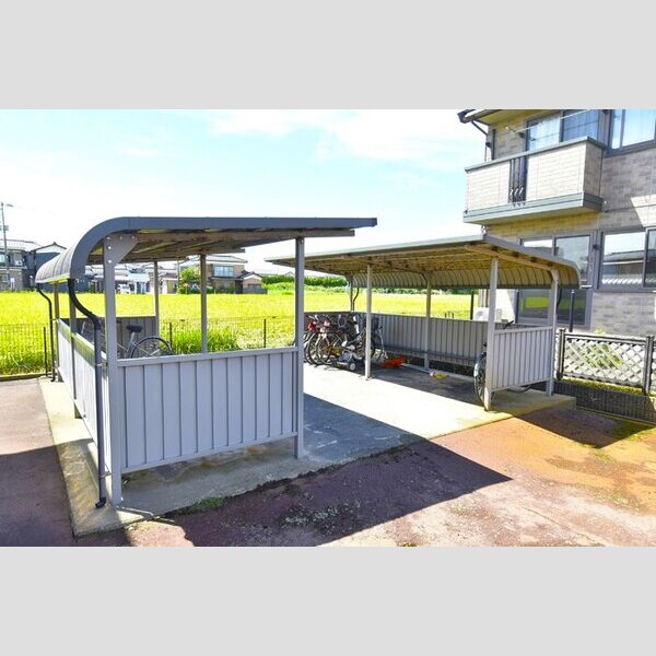 現地周辺 (駐輪場)