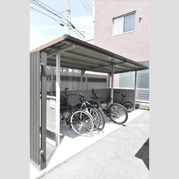 現地周辺 (駐輪場)