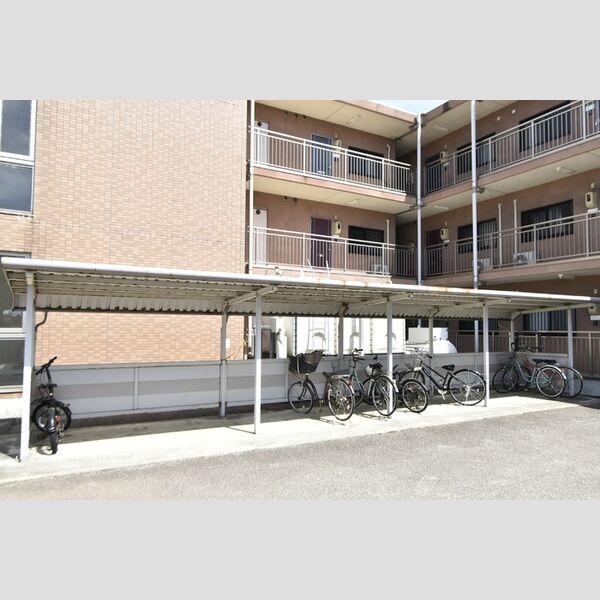 現地周辺 (駐輪場)