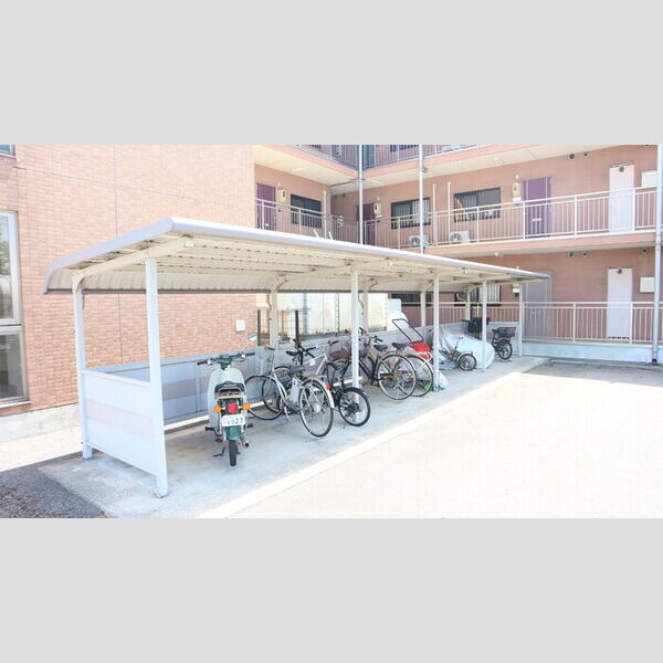 現地周辺 (駐輪場)