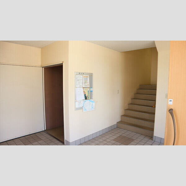 現地周辺 (共用ロビー)