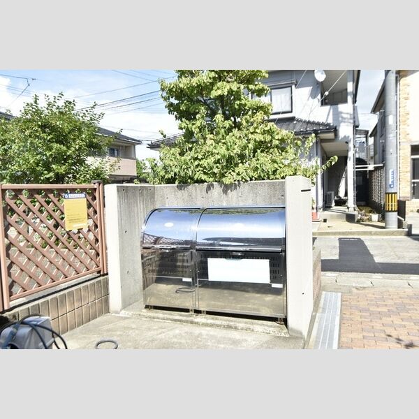 現地周辺 (ゴミステーション)