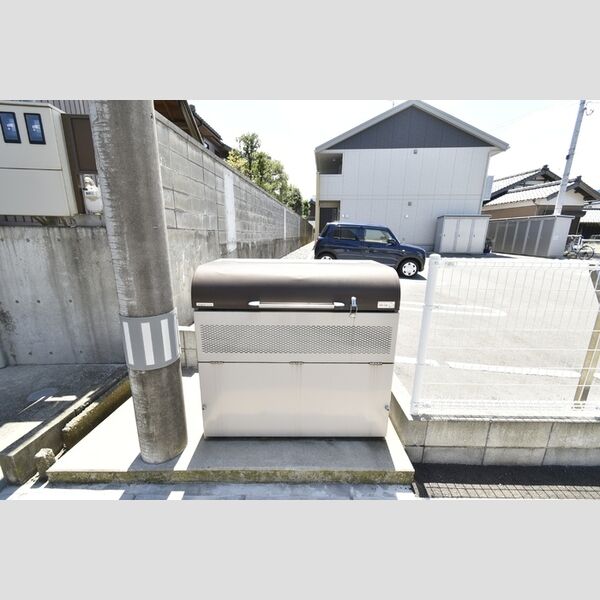 現地周辺 (ゴミステーション)