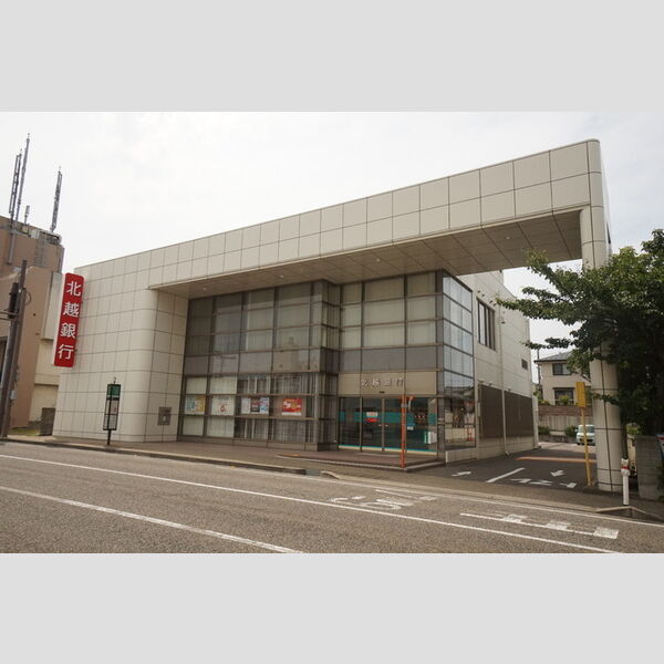 現地周辺 (北越銀行　小針支店　523m)