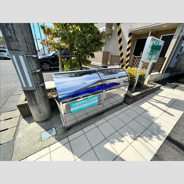 現地周辺 (ゴミ置き場)