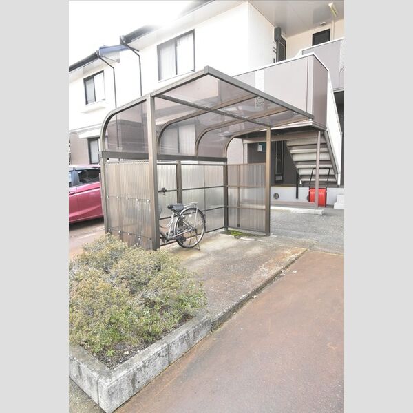 現地周辺 (駐輪場)