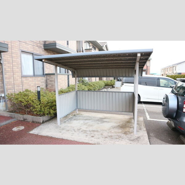 現地周辺 (駐輪場)