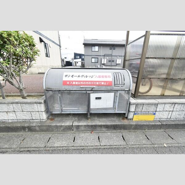 現地周辺 (ゴミステーション)