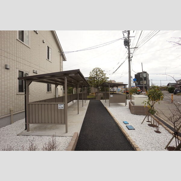 現地周辺 (駐輪場)