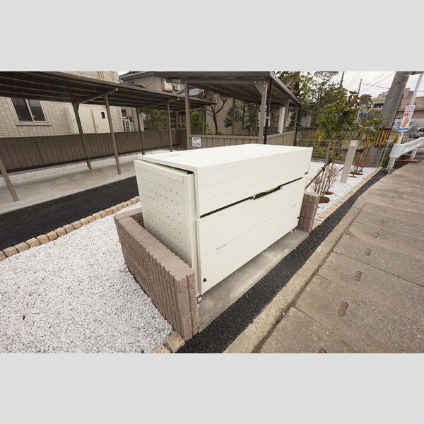 現地周辺 (ゴミ置場)