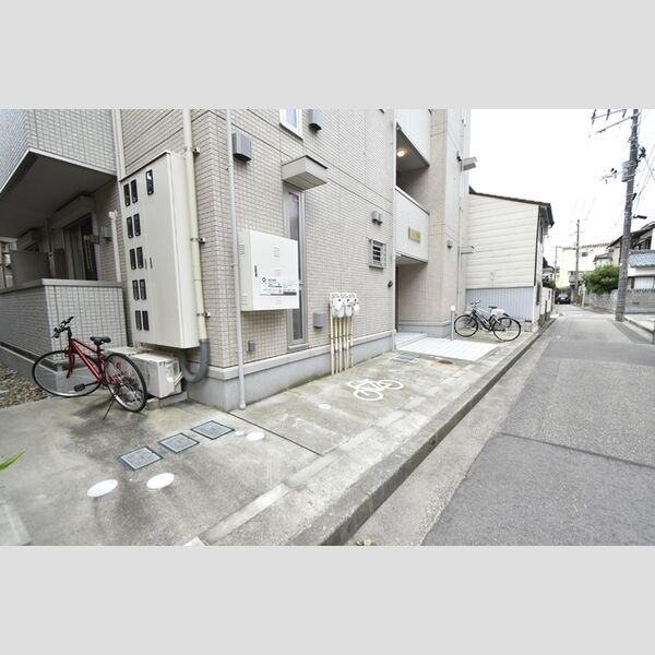 現地周辺 (自転車置場)