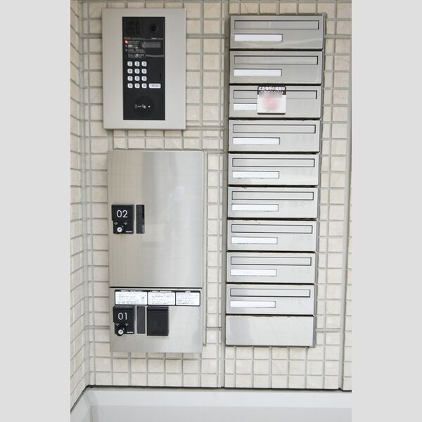 現地周辺 (オートロック　宅配ボックス　集合ポスト)