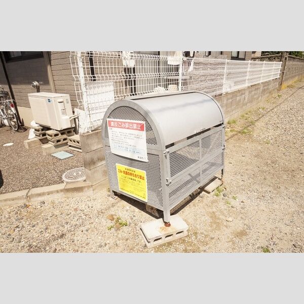 現地周辺 (ゴミステーション)