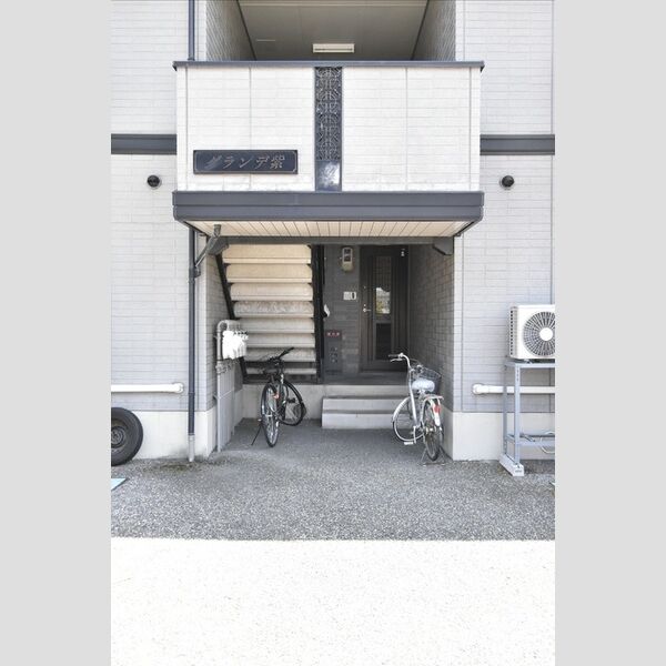 エントランス (エントランス)