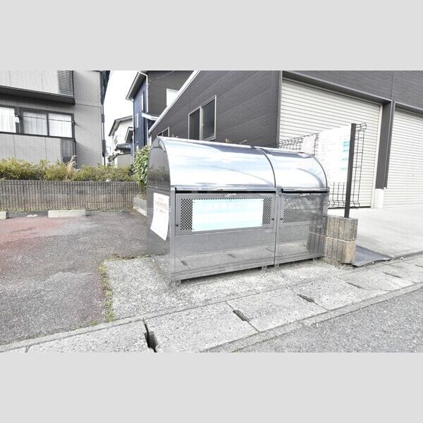 現地周辺 (ゴミステーション)