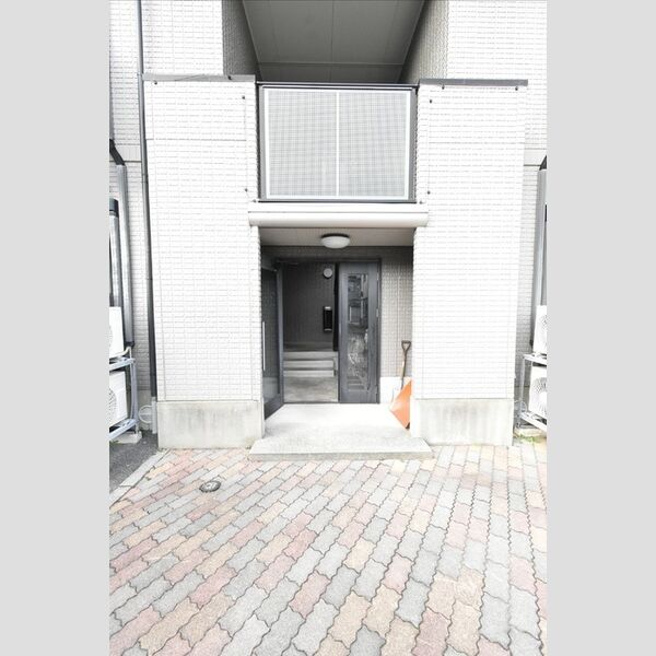 エントランス (エントランス)