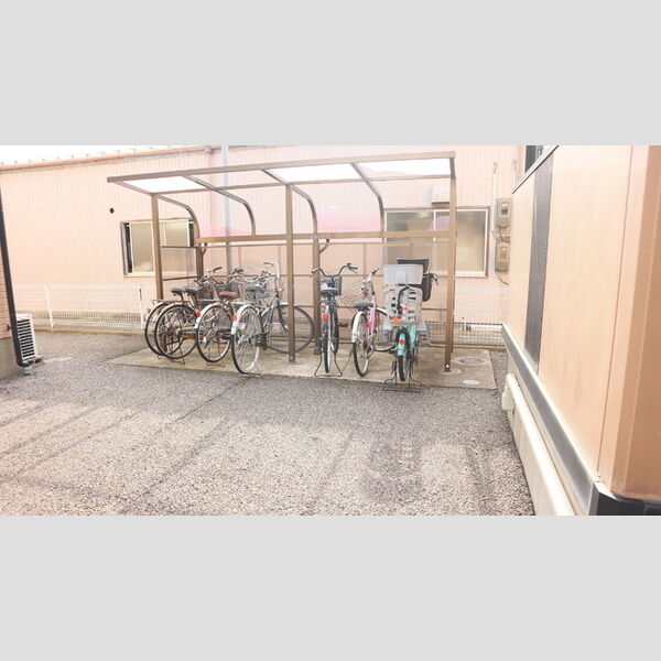 現地周辺 (駐輪場)