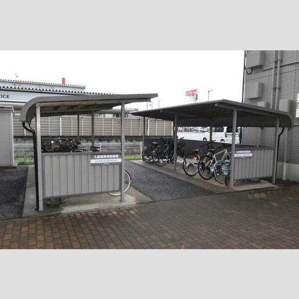 現地周辺 (入居者専用駐輪場)