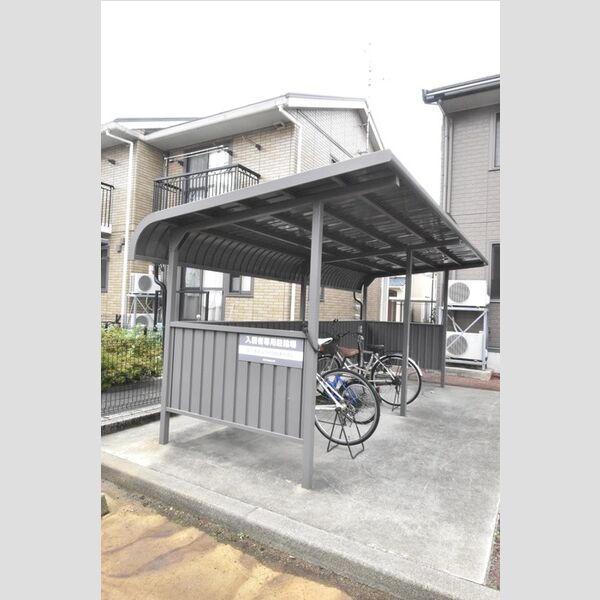 現地周辺 (入居者専用駐輪場)