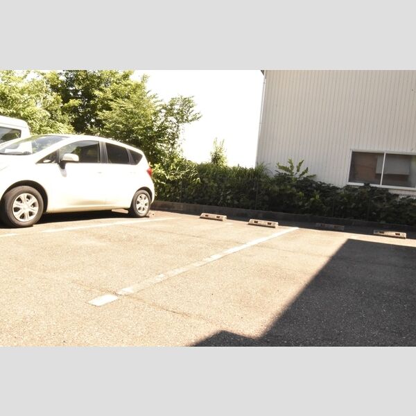 駐車場 (入居者専用駐車場)