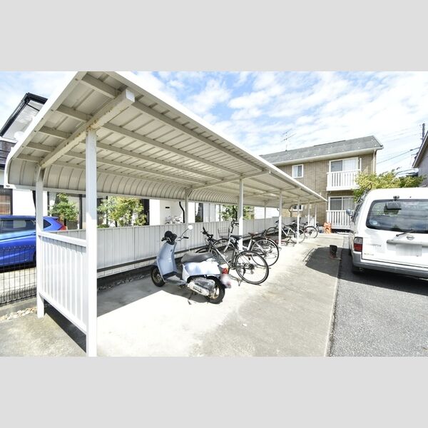 現地周辺 (駐輪場)