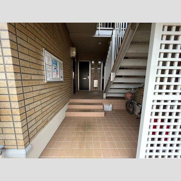 現地周辺 (玄関ドア付近)