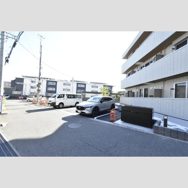 駐車場 (駐車場)