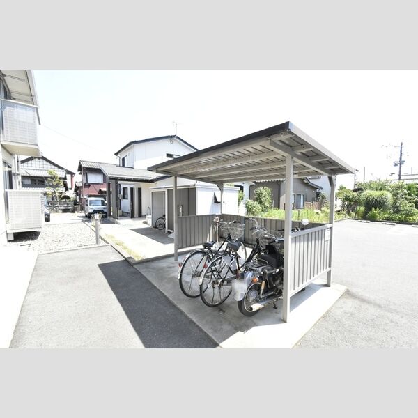 現地周辺 (駐輪場)