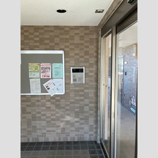 エントランス (エントランス)