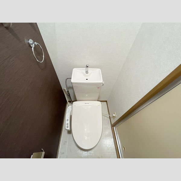 トイレ (トイレ)
