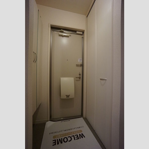 玄関 (玄関スペース)