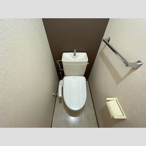トイレ (トイレ)