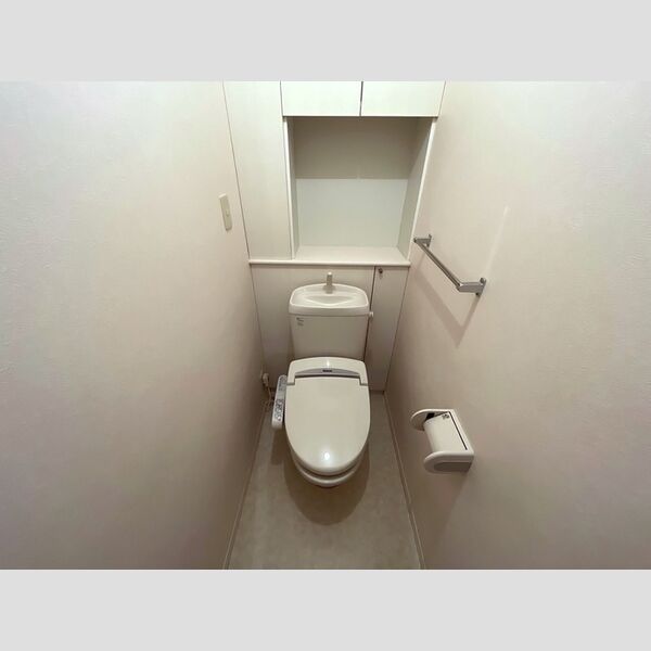 トイレ (トイレ)