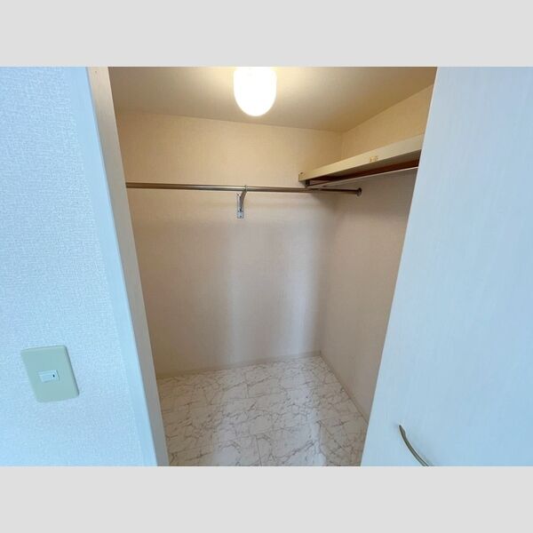 収納 (ウォークインクローゼット)