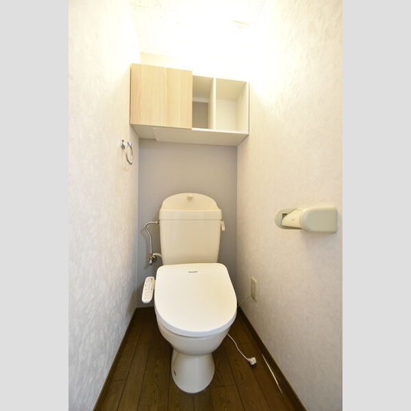 トイレ (トイレ)