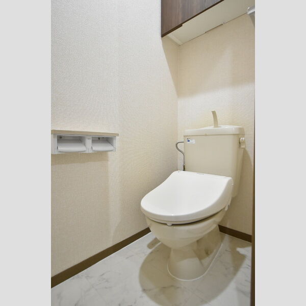 トイレ (トイレ)