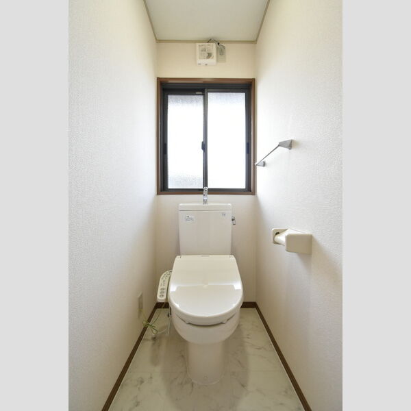 トイレ (トイレ)