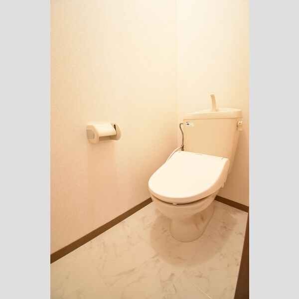 トイレ (温水暖房洗浄便座)