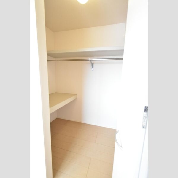 収納 (洋室ウォークインクローゼット)