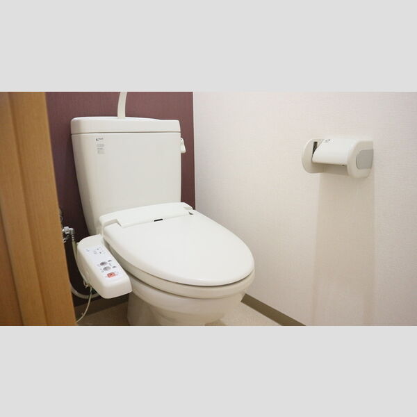 トイレ (トイレ)