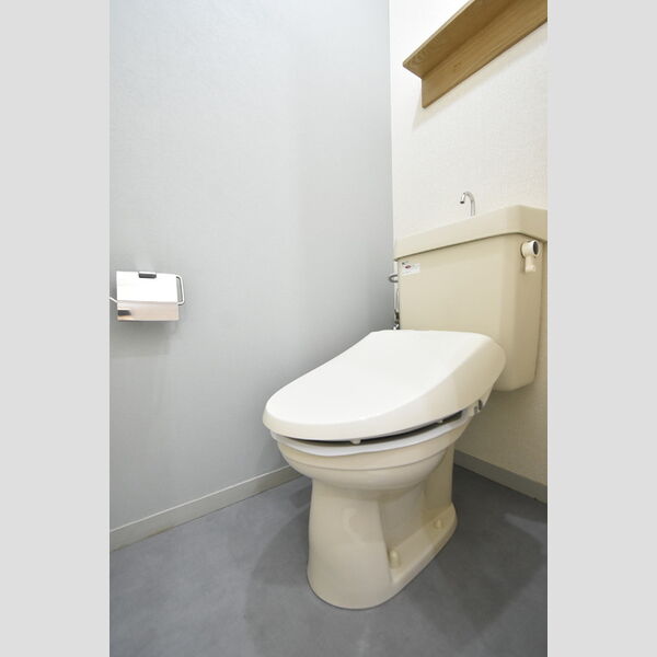 トイレ (トイレ)