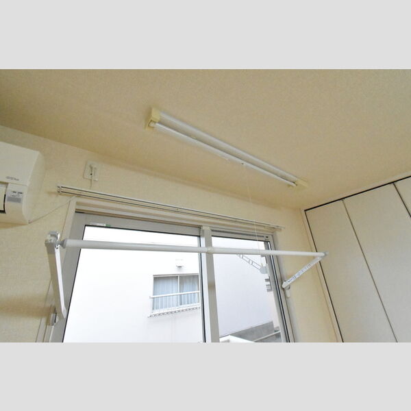その他設備 (室内物干し)