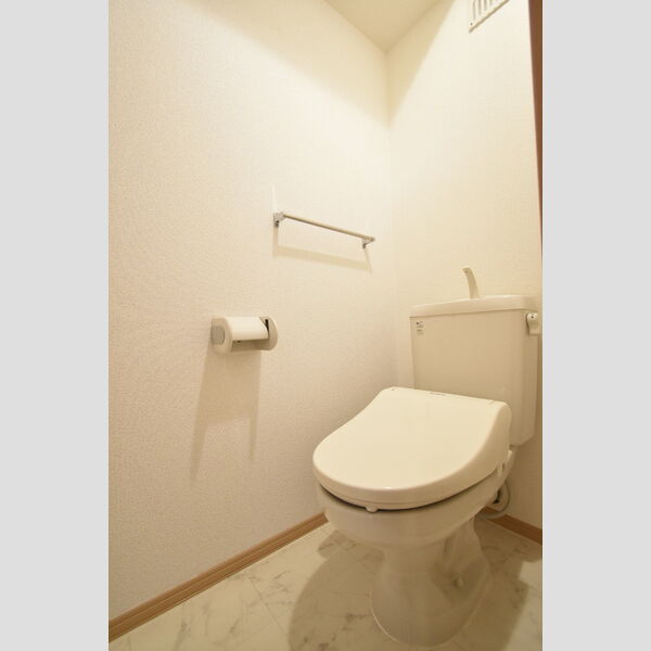 トイレ (トイレ)