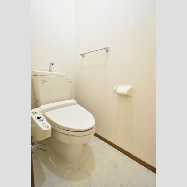 トイレ (トイレ)