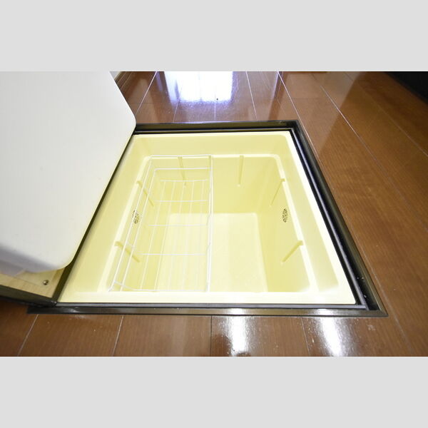 収納 (床下収納)