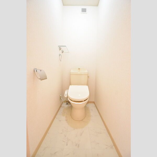 トイレ (トイレ)