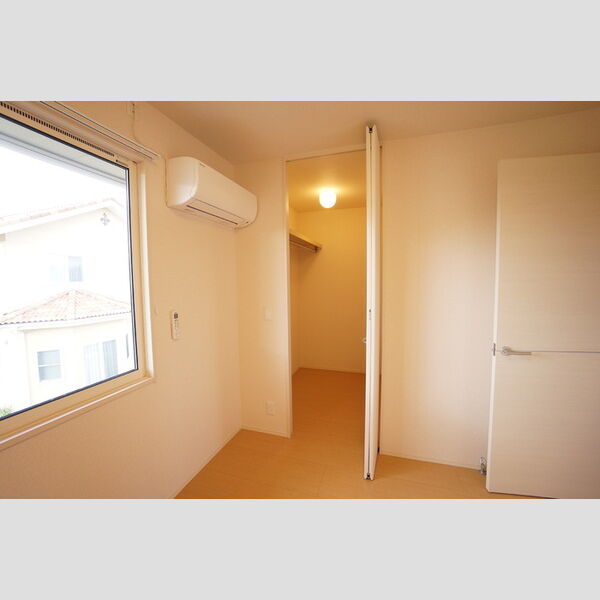 その他 (洋室②内ウォークインクローゼット)