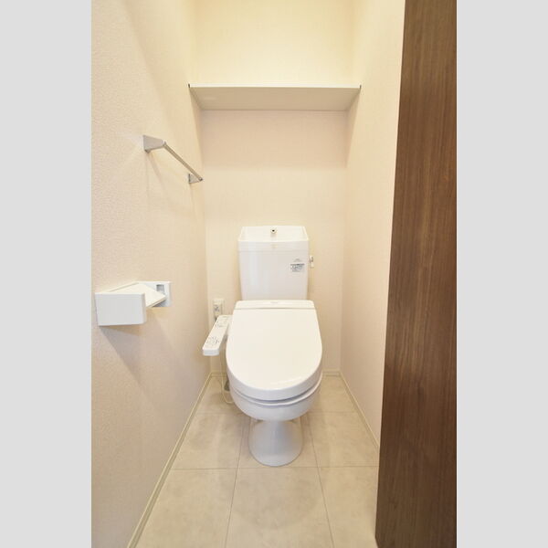 トイレ (トイレ)